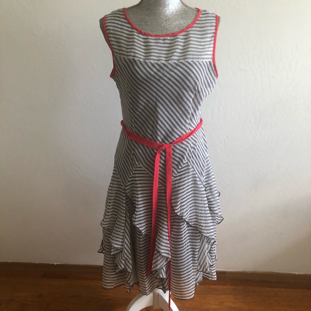 Signature by Robbie BEE SLEEVELESS TIERED Stripes and lining size 14 Petite